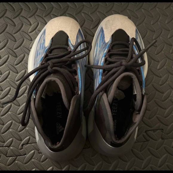 Size 4 - adidas Yeezy Quantum Frozen Blue Basketball Sneakers